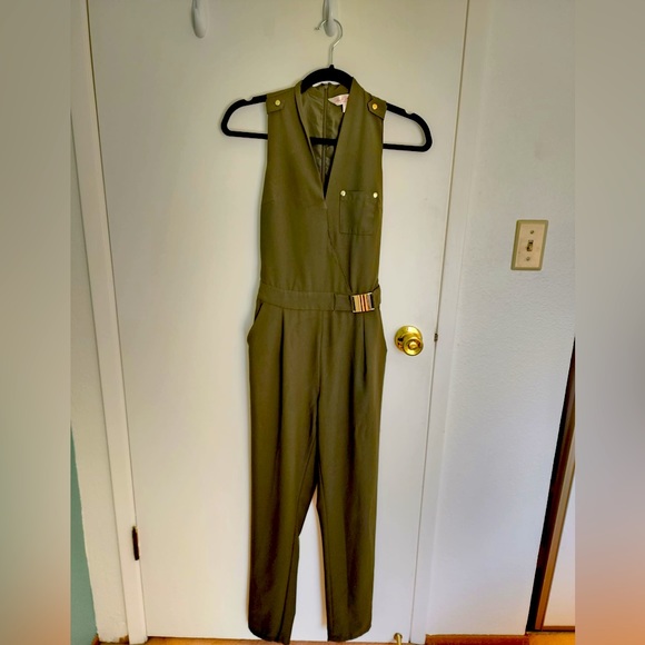 Olive green v-neck jumpsuit in XS - Picture 1 of 4